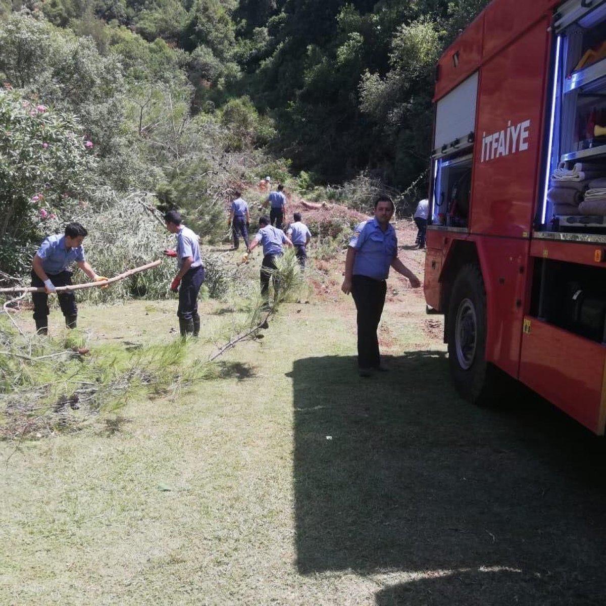 TSK pek çok bölgede yangınlara karşı desteklerini sürdürüyor