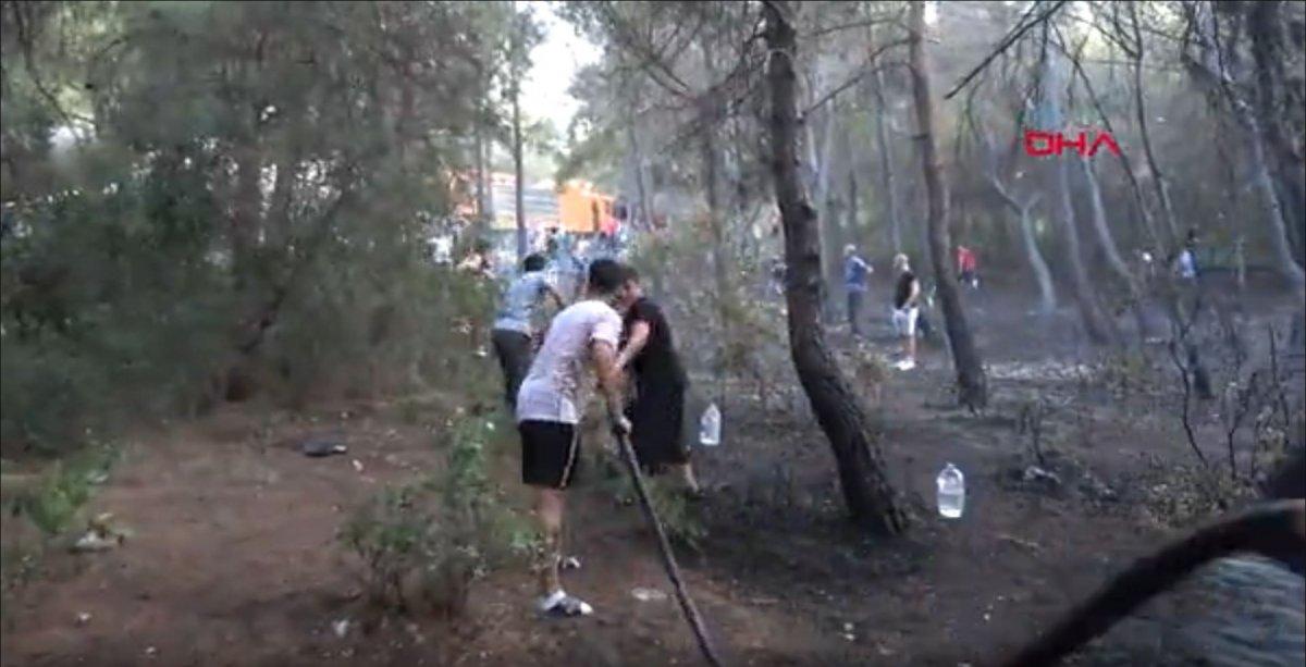 İzmir'de söndürme çalışmalarında halk ekiplere destek oldu