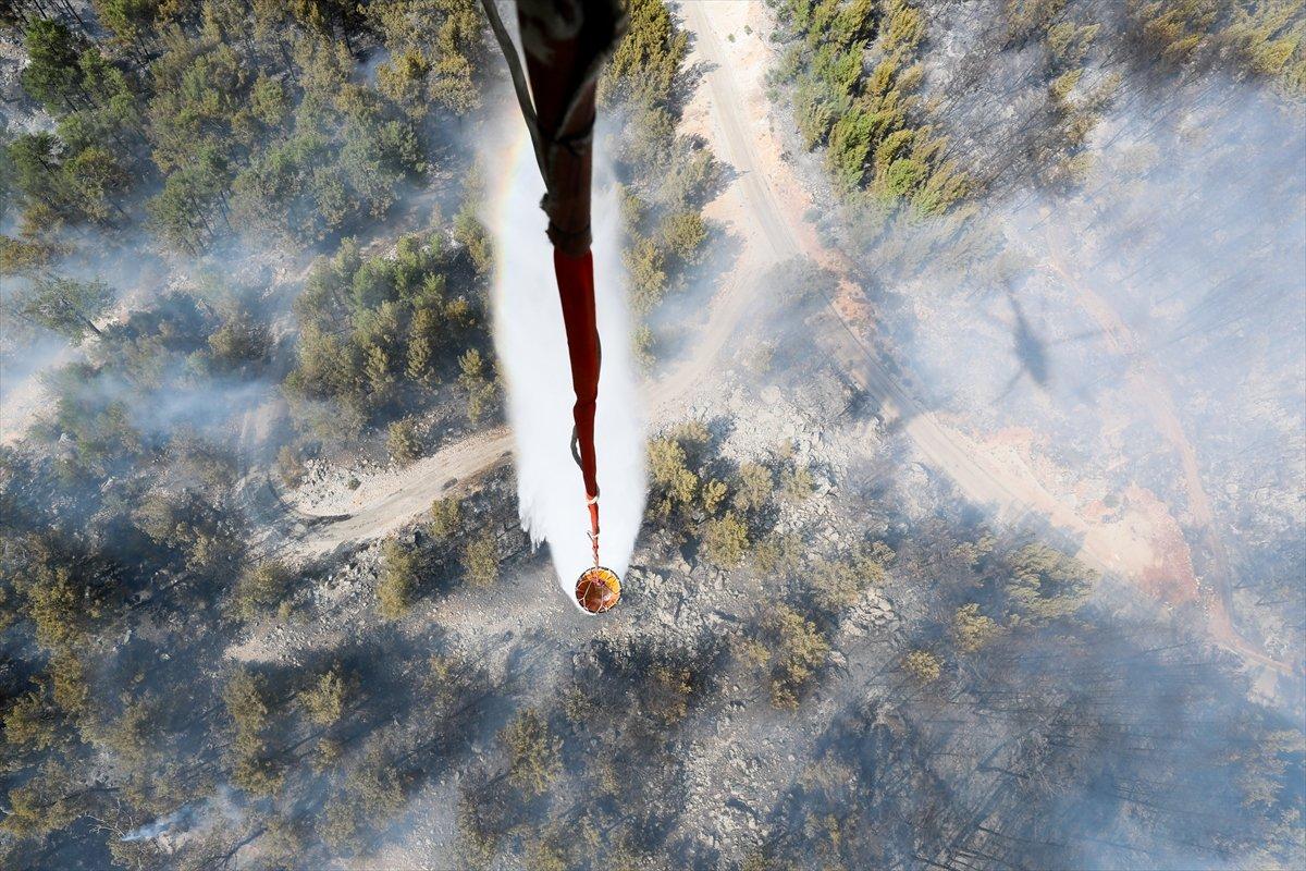 Muğla'daki yangına müdahale, helikopterin içinden görüntülendi