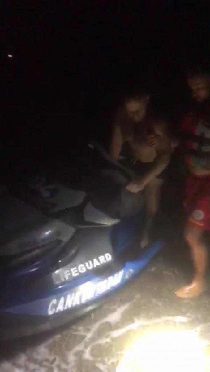 Sakarya'da akıntıya kapılan adam son anda kurtarıldı