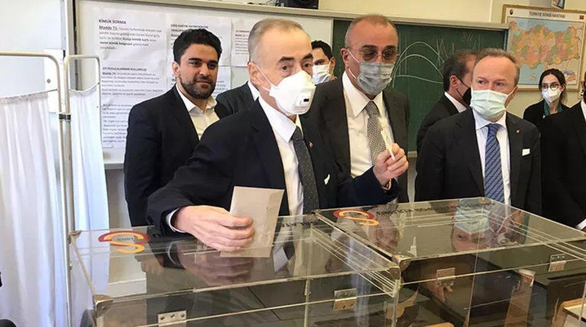 Galatasaray yönetimi, Mustafa Cengiz ve Abdurrahim Albayrak'ı disipline verdi