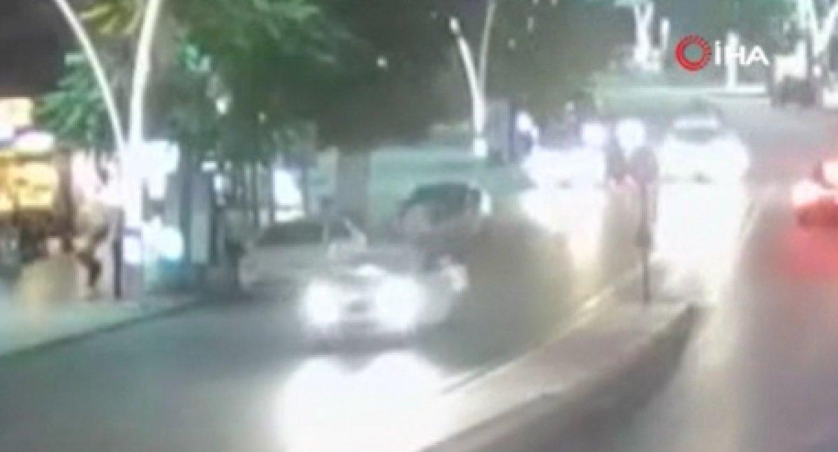 Tokat'ta ilginç kaza: Yaya otomobilin üzerine koştu