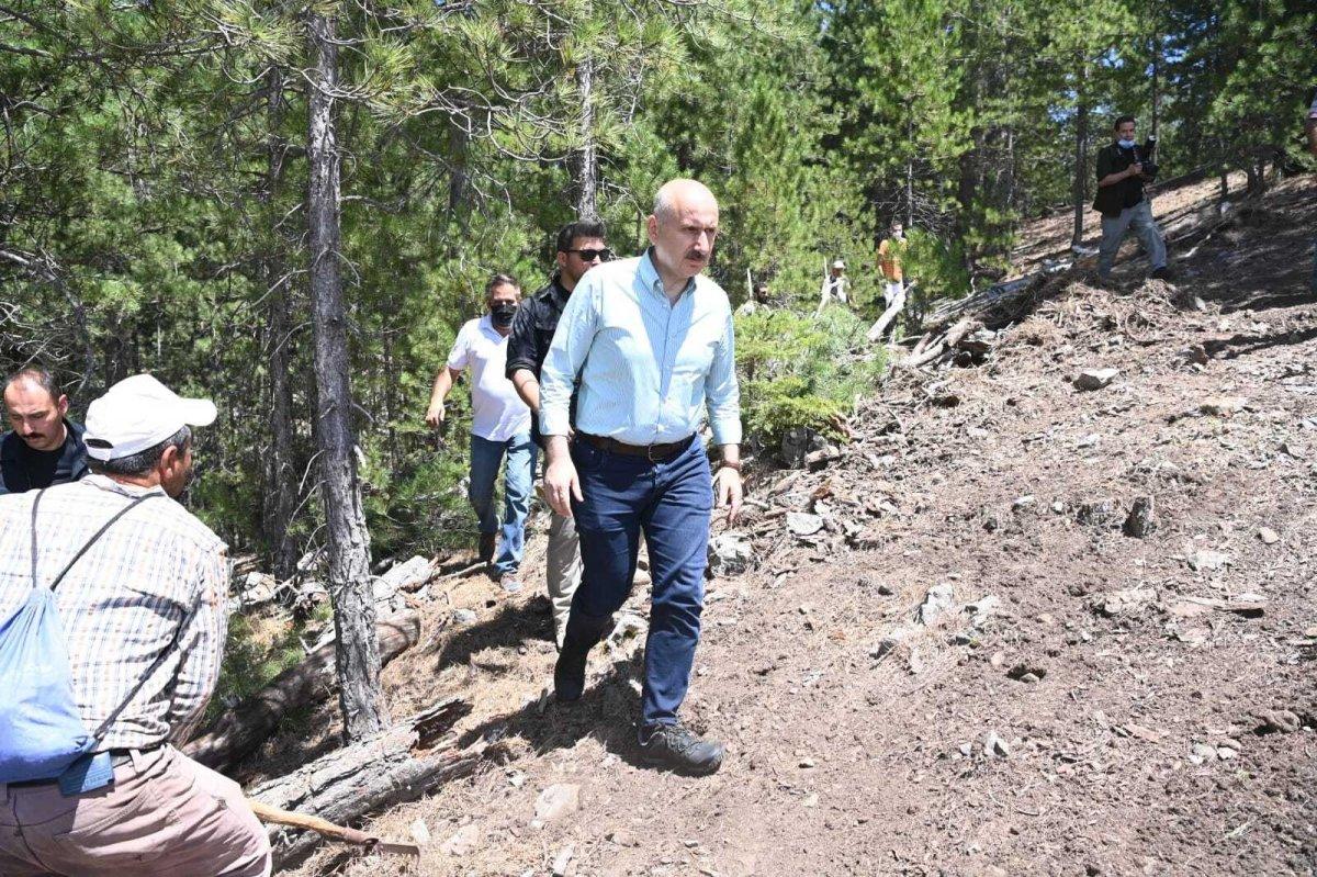 Adil Karaismailoğlu: Yangınla mücadeleye gece gündüz devam ediyoruz