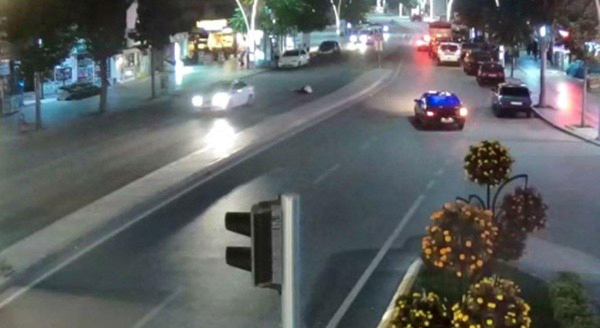 Tokat'ta ilginç kaza: Yaya otomobilin üzerine koştu