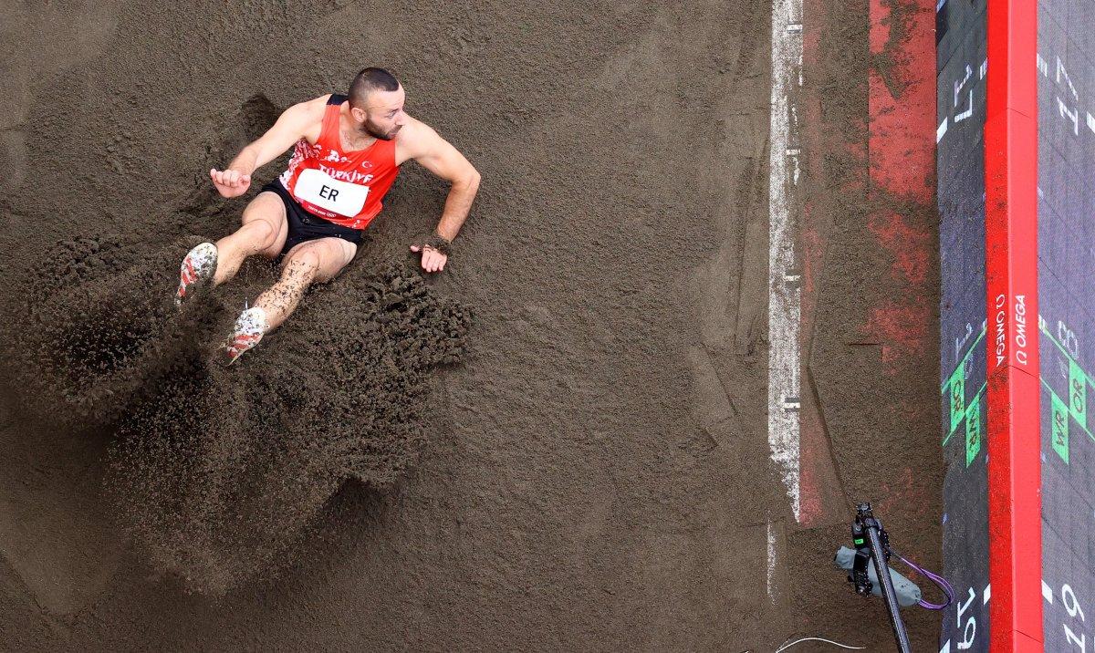 Milli atlet Necati Er, Tokyo'da üç adım uzun atlamada finalde