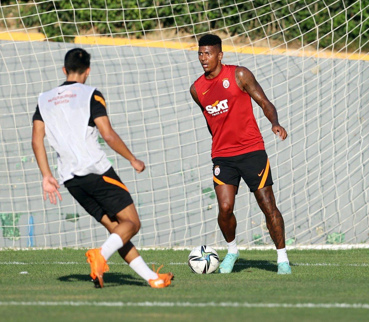 Galatasaray'da yeni transferler St. Johnstone maçına hazır