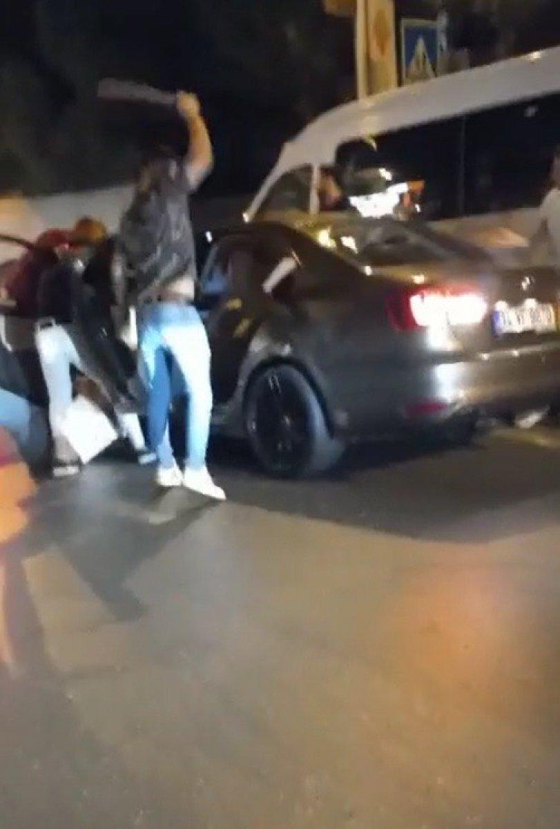 Sarıyer’de yol vermeyen sürücüye öldüresiye dayak