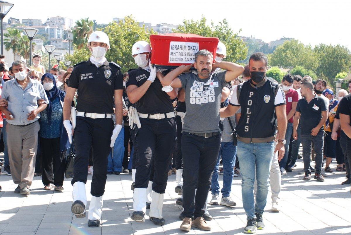 Şehit polis memuru İbrahim Okçu'ya kızlarından son bakış