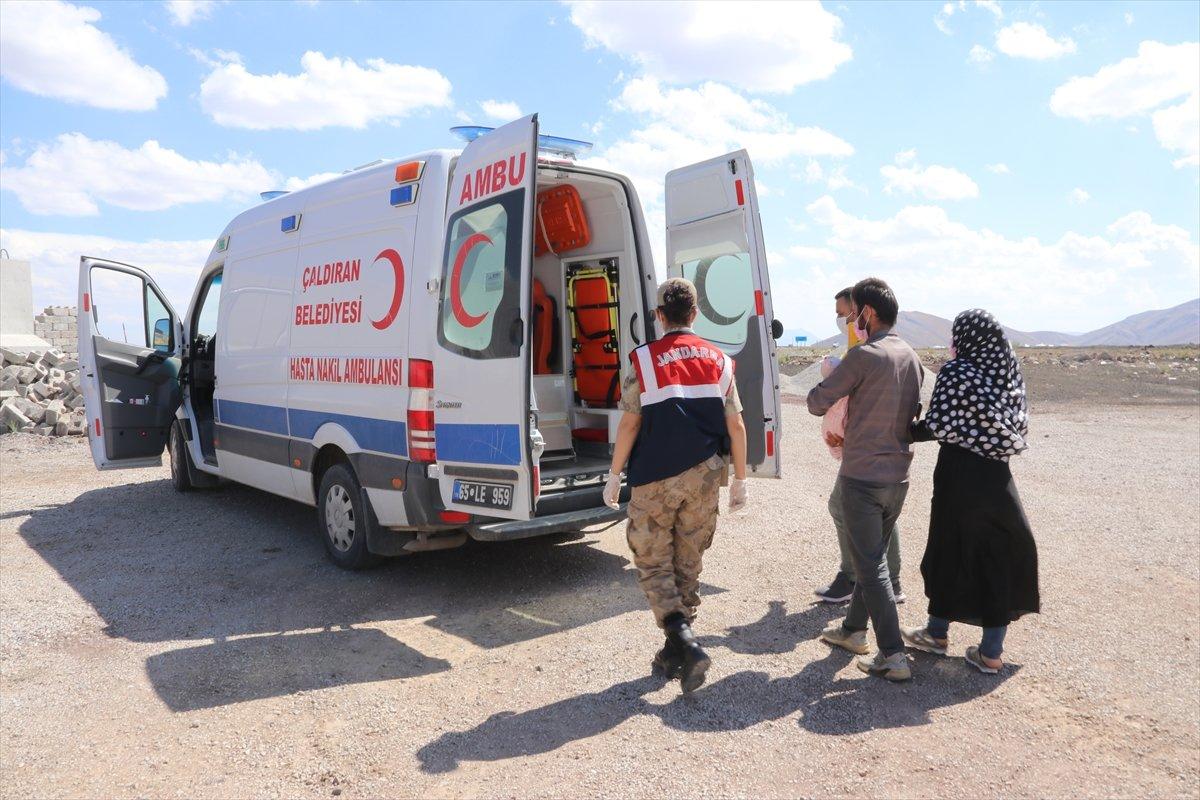 Van’da tırın dorsesinde 300 kaçak göçmen yakalandı