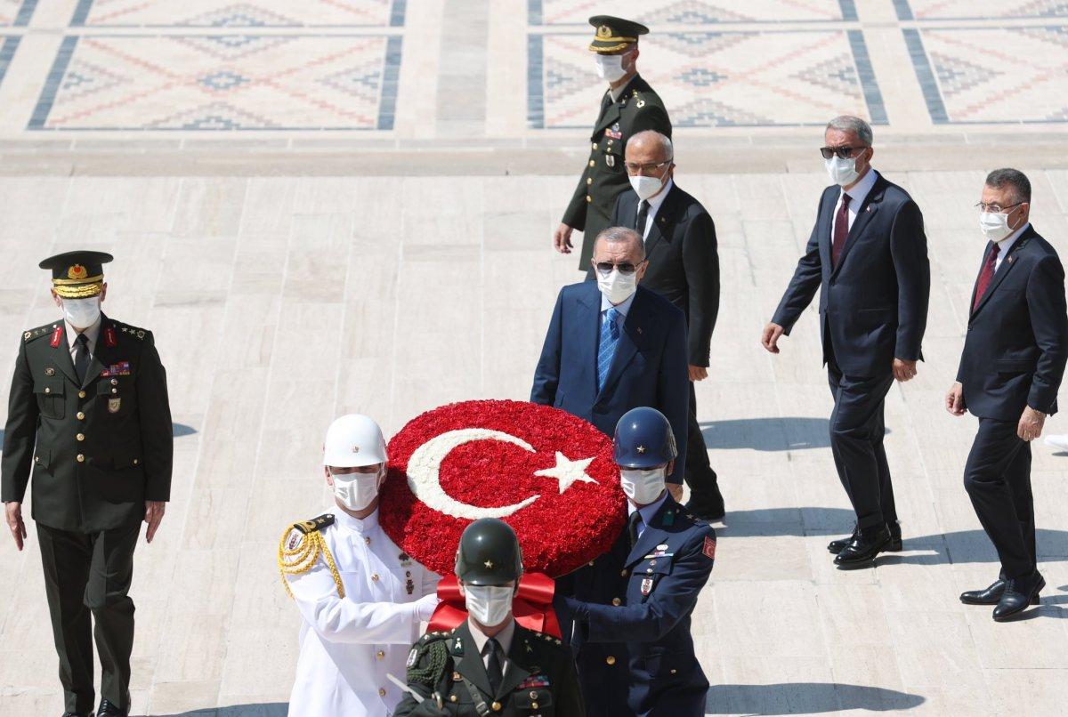 Cumhurbaşkanı Erdoğan ve YAŞ üyeleri Anıtkabir'de