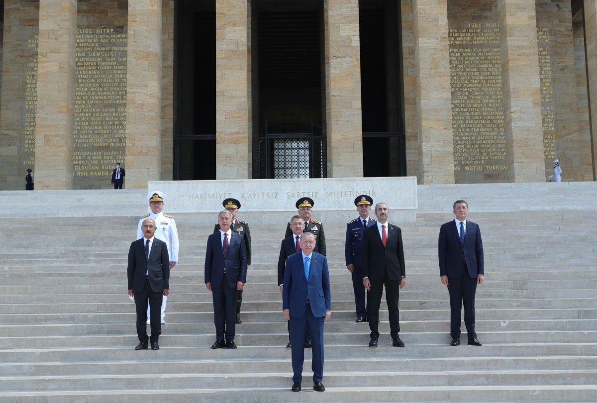 Cumhurbaşkanı Erdoğan ve YAŞ üyeleri Anıtkabir'de