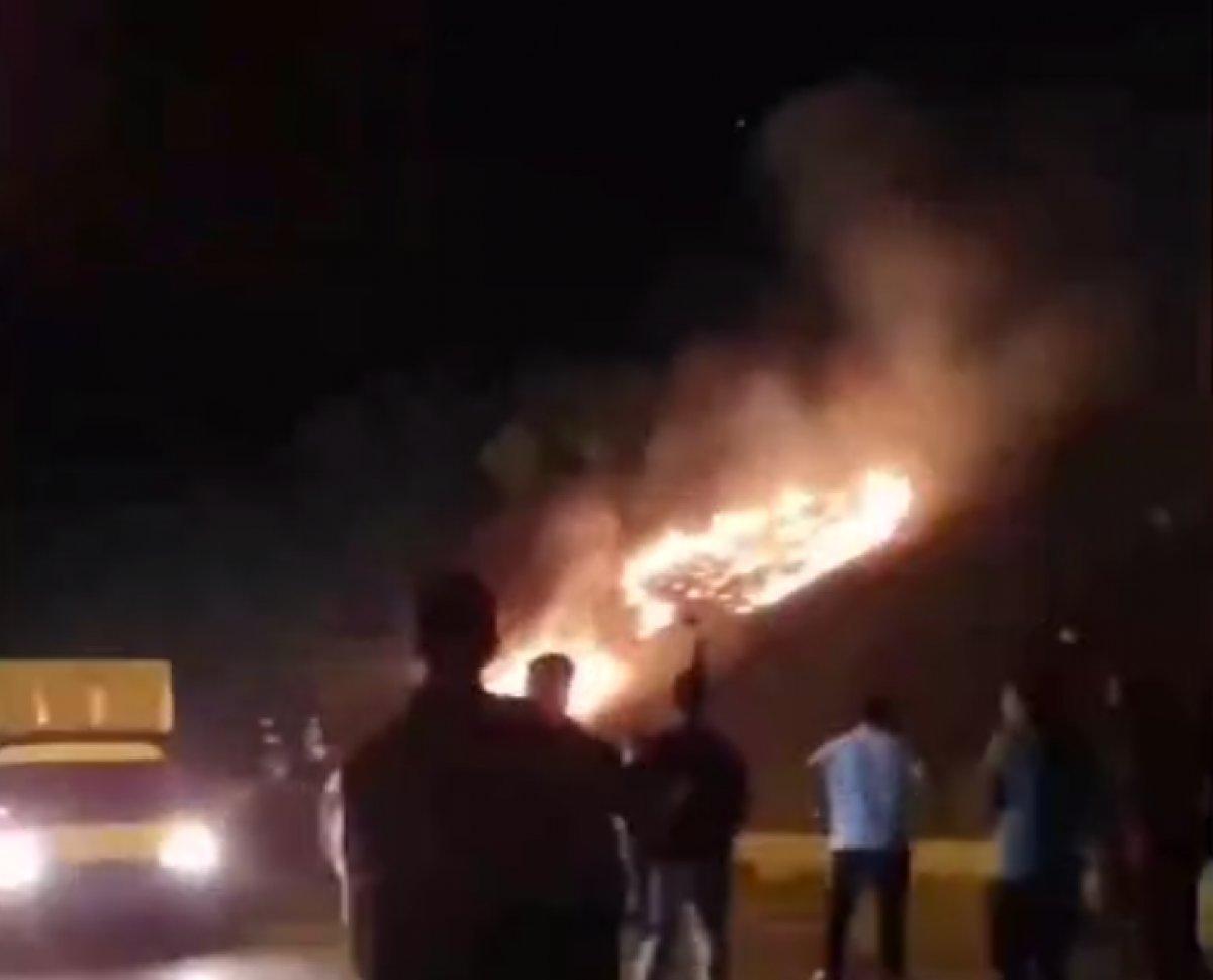 İzmir'de sokak düğününde ormana doğru havai fişekler atıldı