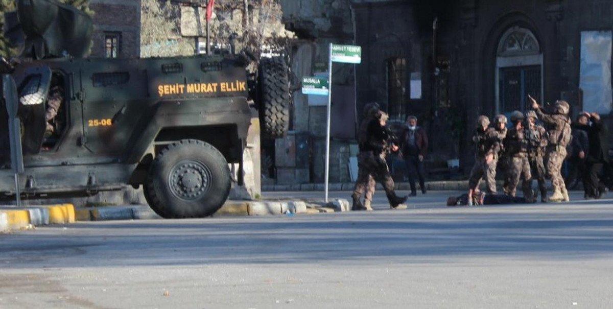 Erzurum'da ailesini katleden zanlı, hakim karşısına çıktı