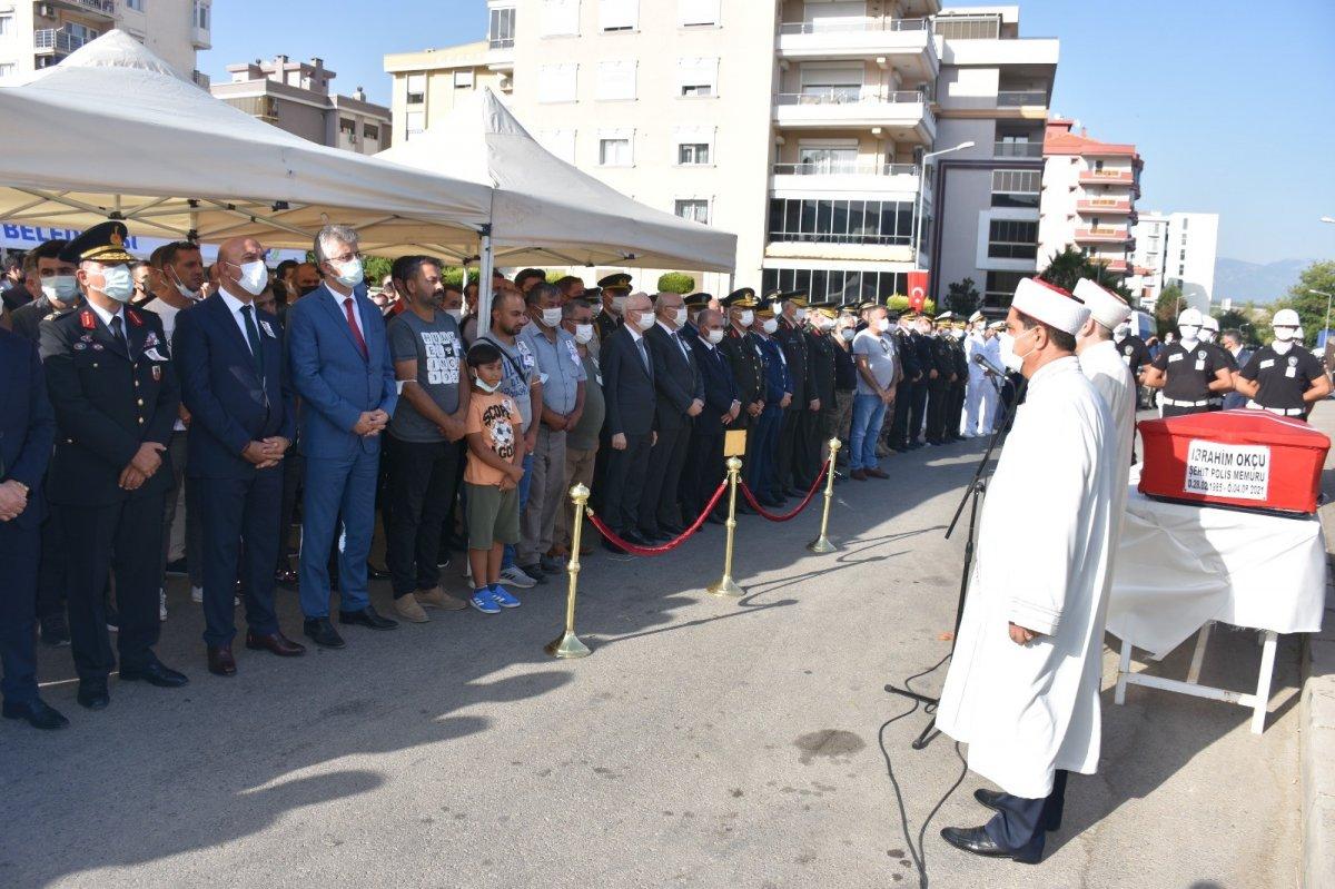 Şehit polis memuru İbrahim Okçu'ya kızlarından son bakış