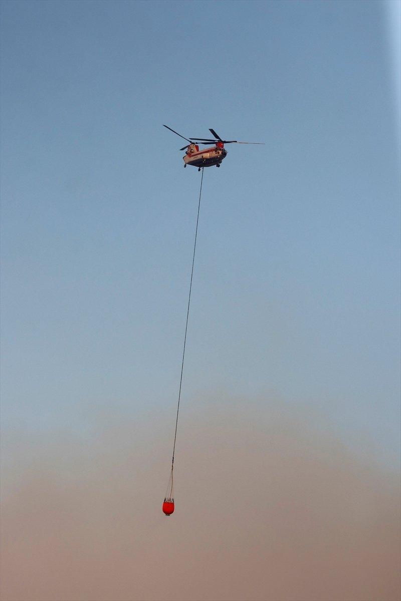 Muğla’daki yangınlara denizden gemilerle müdahale edildi