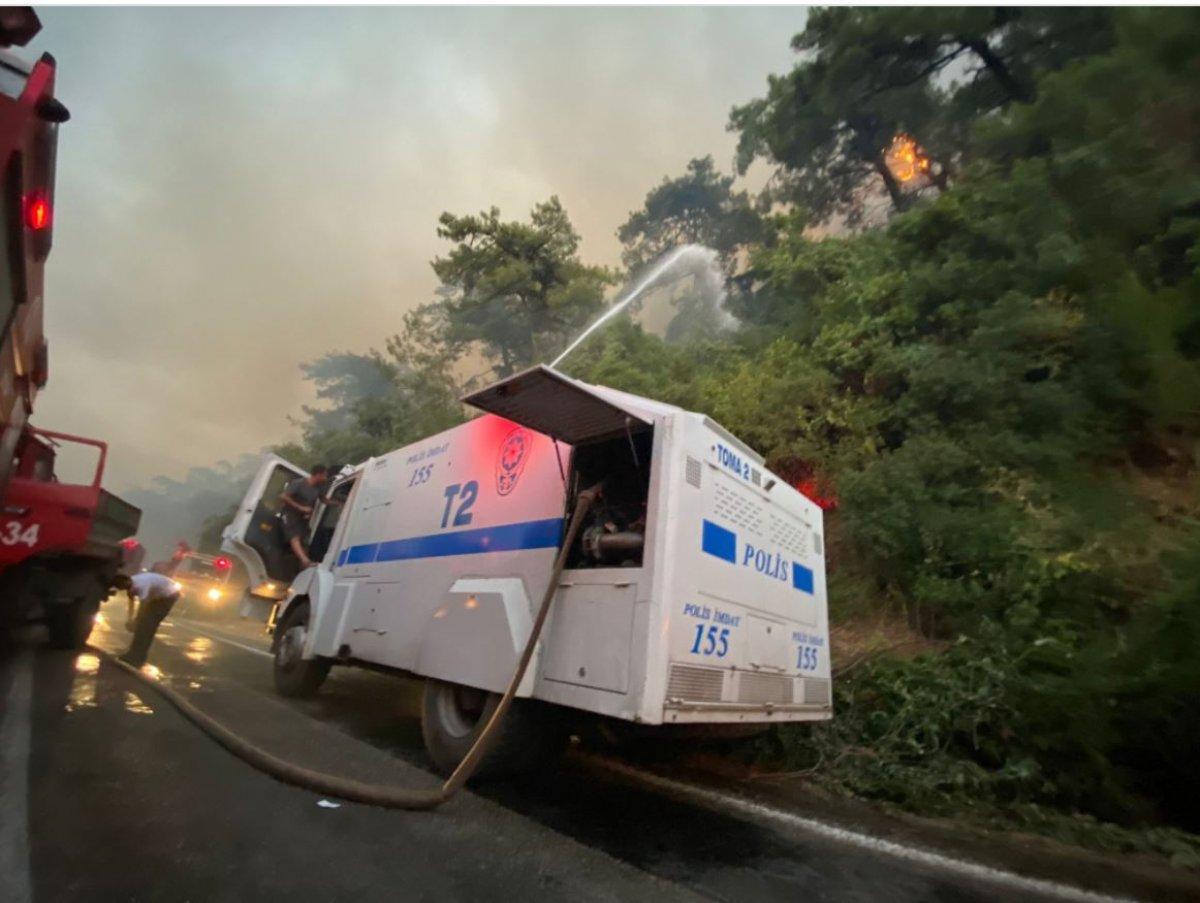 Muğla’daki yangınlara denizden gemilerle müdahale edildi