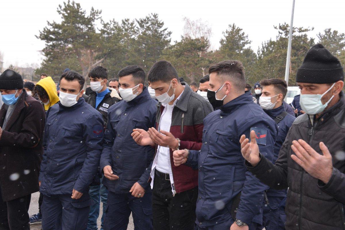 Erzurum'da ailesini katleden zanlı, hakim karşısına çıktı