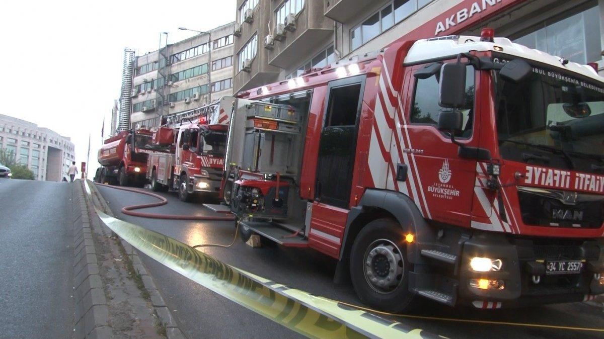 Kağıthane’deki yangında mahsur kalan köpek telef oldu