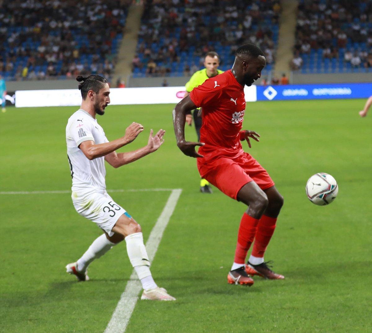 Sivasspor, Dinamo Batumi'yi 2 golle geçti