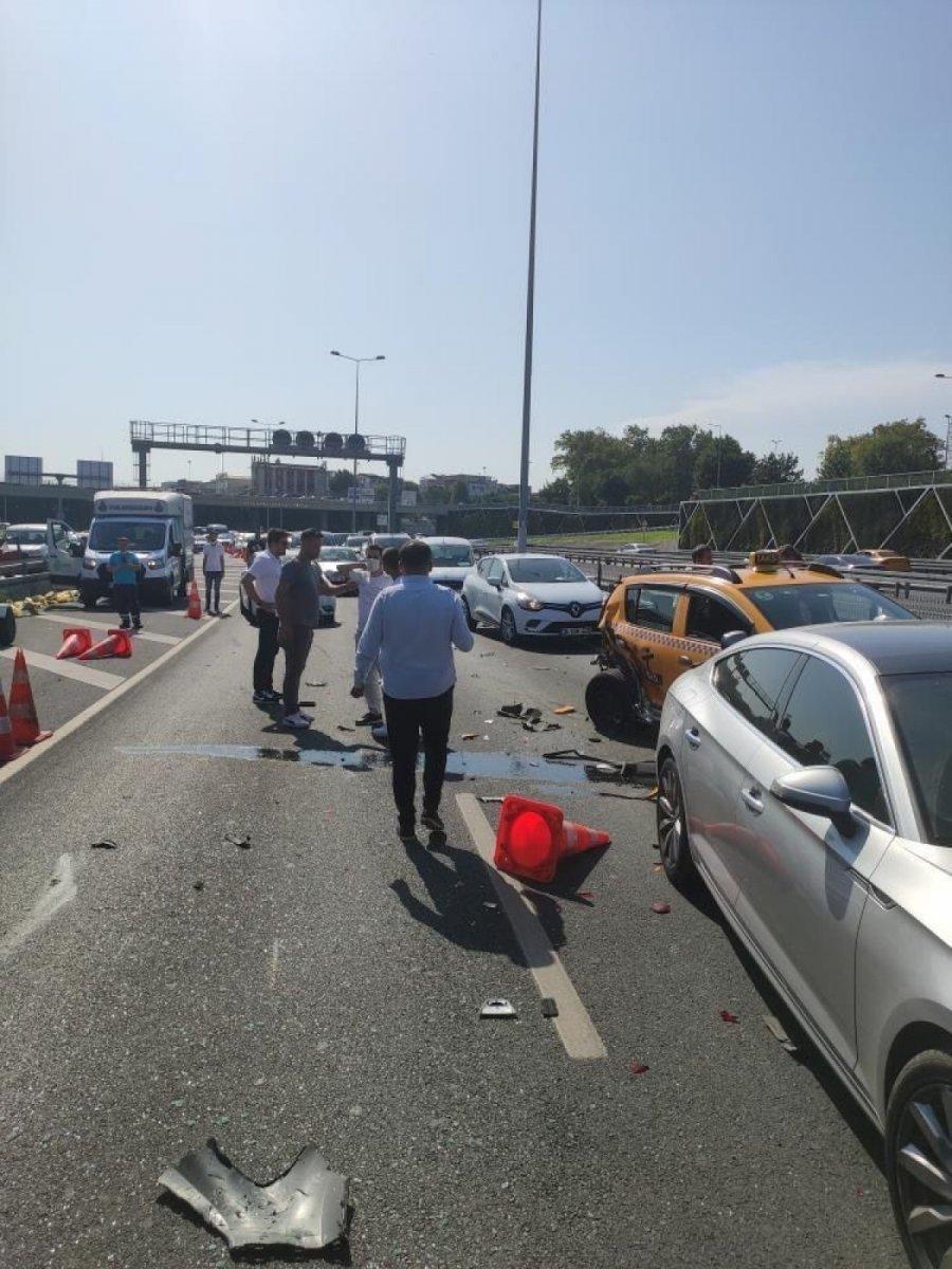 Avrasya Tüneli girişinde kaza: Takla atarak durabildi