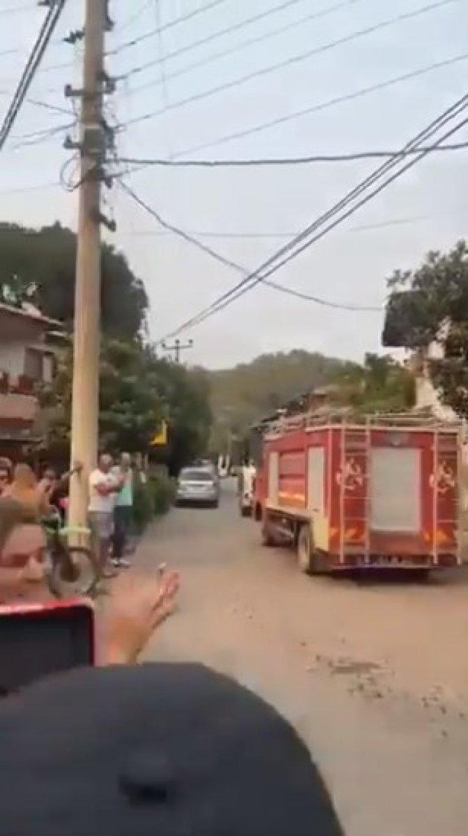 Marmaris'te yangını söndüren itfaiye ekipleri alkışlarla karşılandı