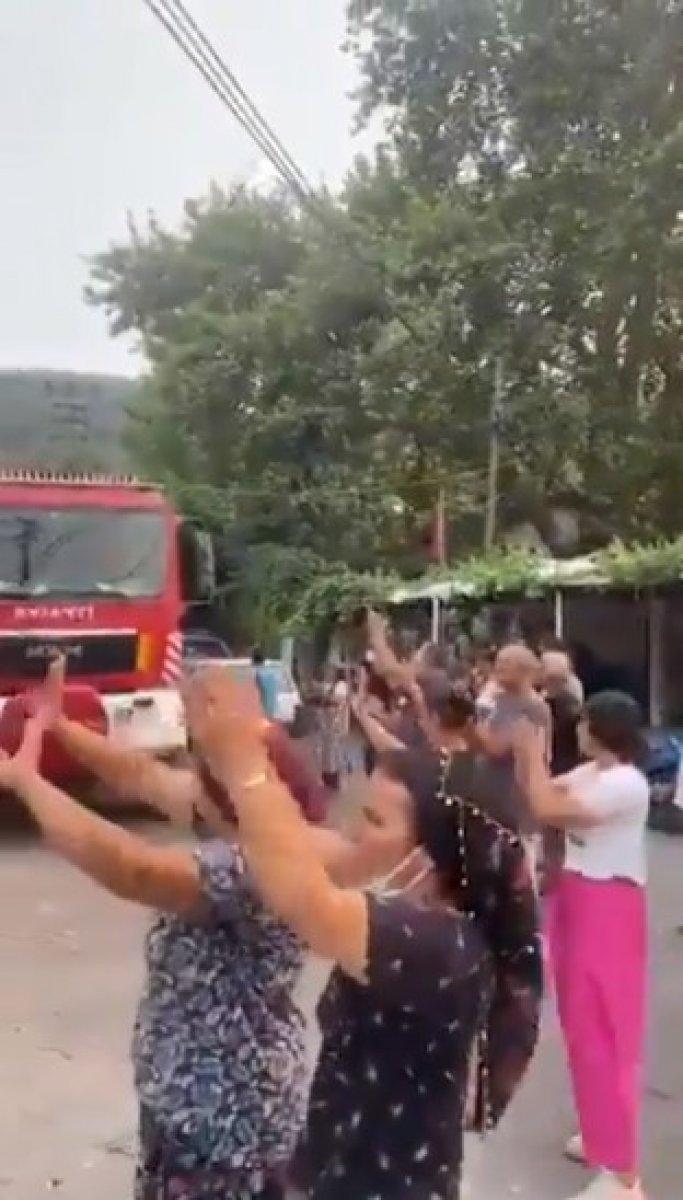 Marmaris'te yangını söndüren itfaiye ekipleri alkışlarla karşılandı