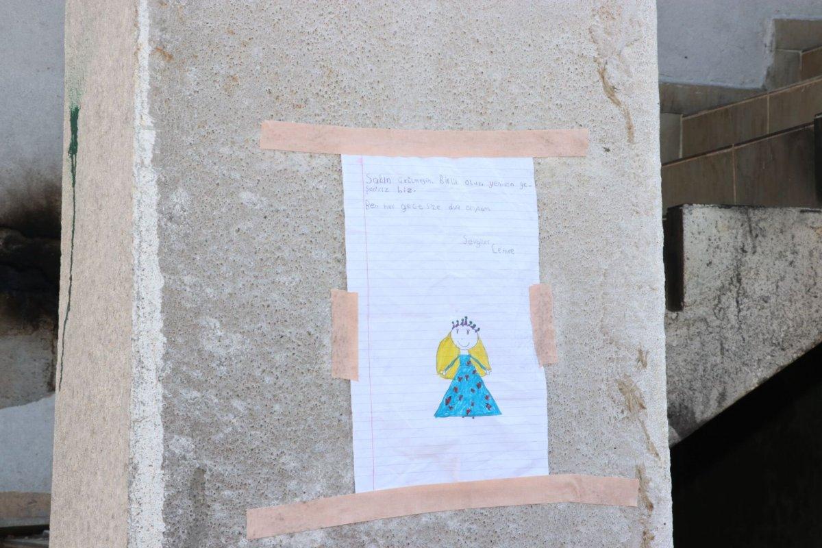 Fahrettin Altun, destek kolisinden çıkan minik Cemre'nin notunu paylaştı