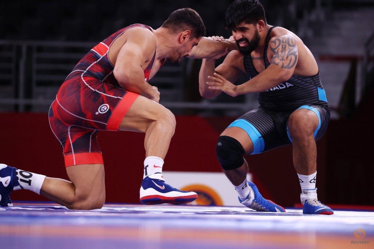 Milli güreşçi Taha Akgül Tokyo'da çeyrek finalde