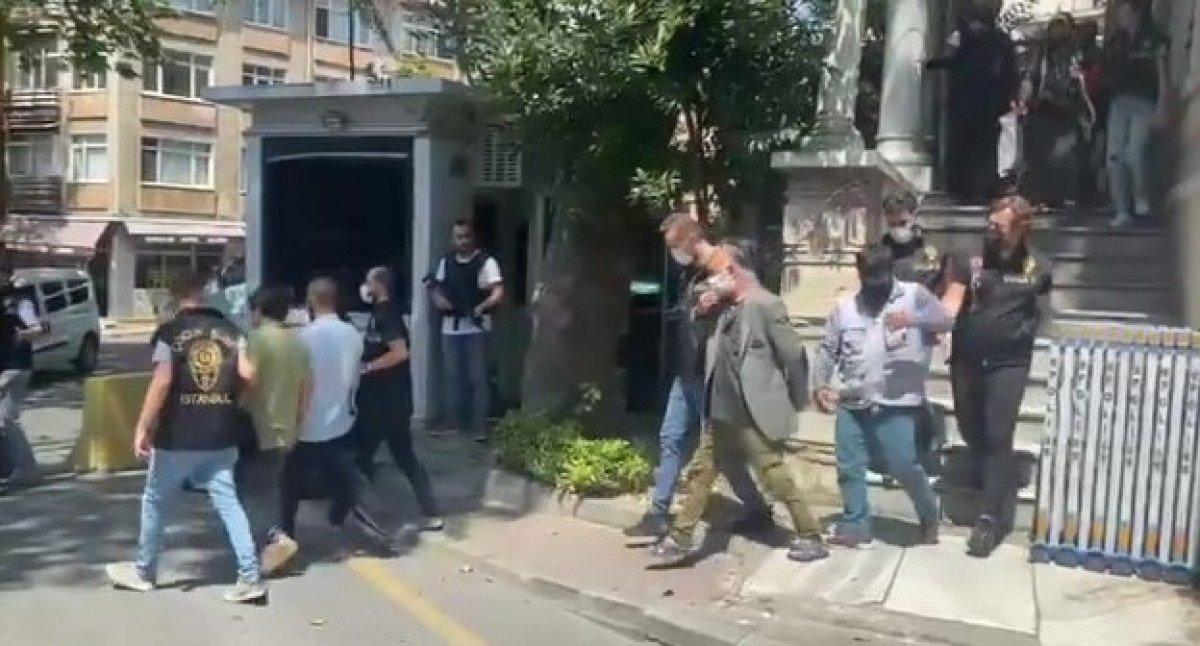 Taksim’de çocukları dilendiren şahıslar yakalandı