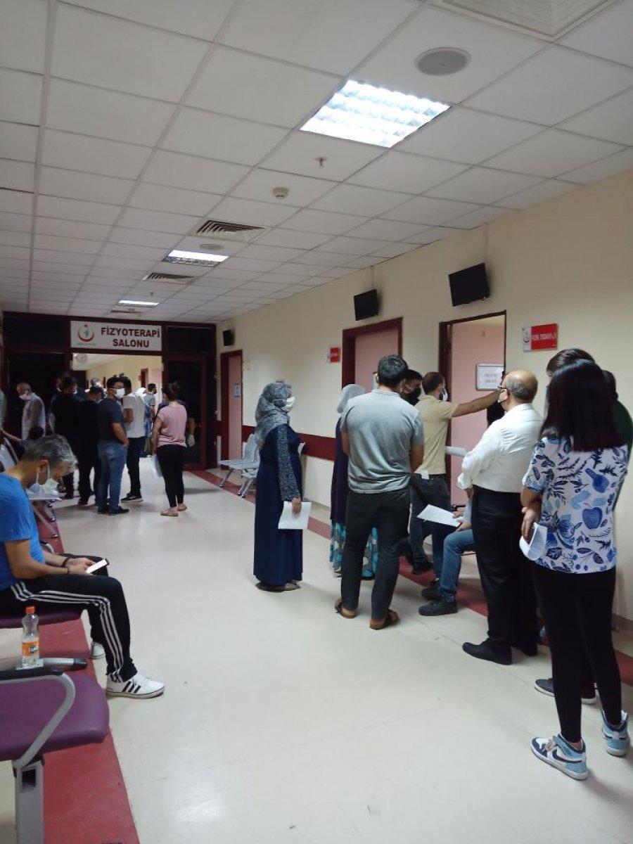 Diyarbakır’da, koronavirüs tablosunu gören aşı sırasına girdi