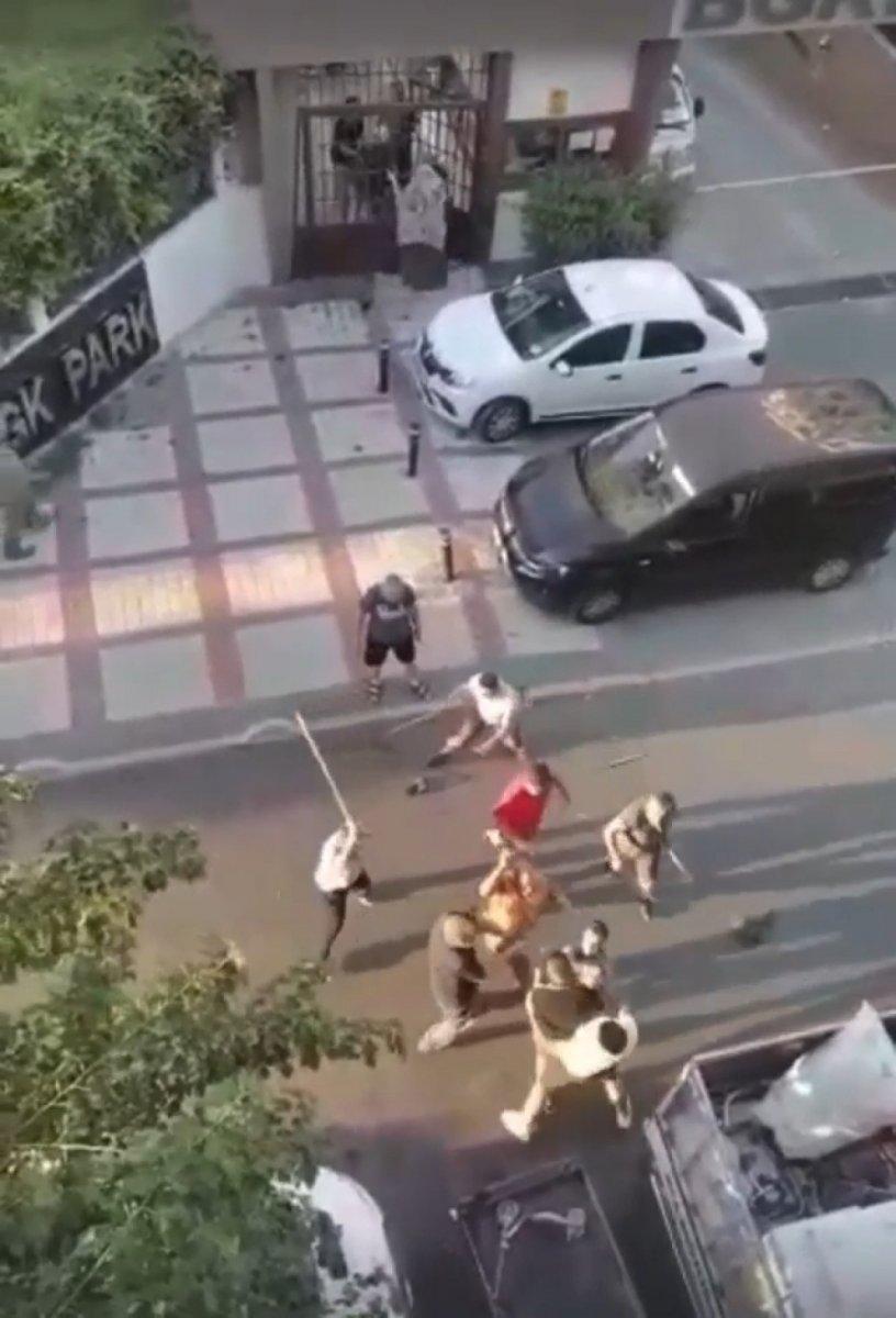 Bağcılar'da kavga: Ortalık savaş alanına döndü