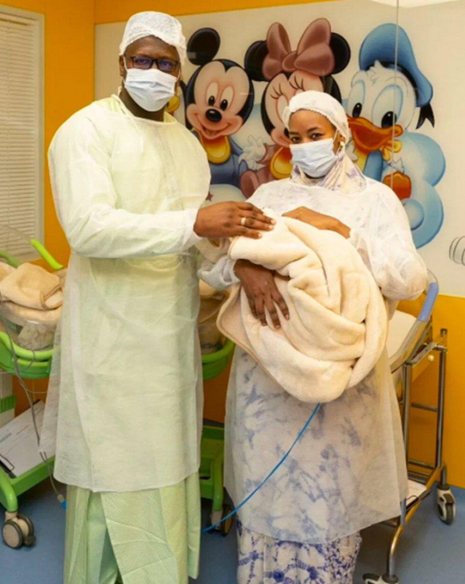 Fas'ta 9 bebek doğuran anne, çocuklarının bakımı ile ilgili konuştu