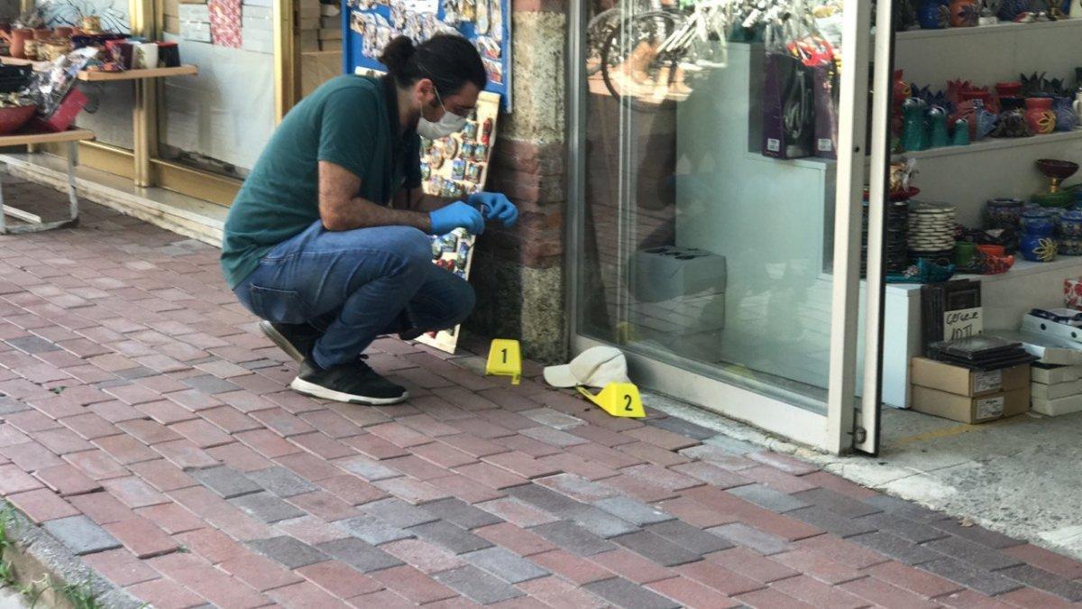 Edirne’de yaşlı adam parkta 2 kişiyi bıçakladı