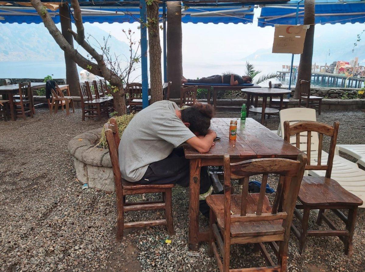 Marmaris'te alevlere müdahale eden ekip yorgun düştü