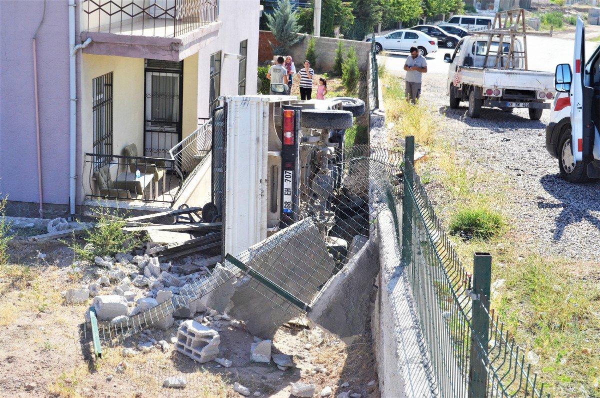 Aksaray’da evin bahçe duvarını yıkıp, kaçtılar