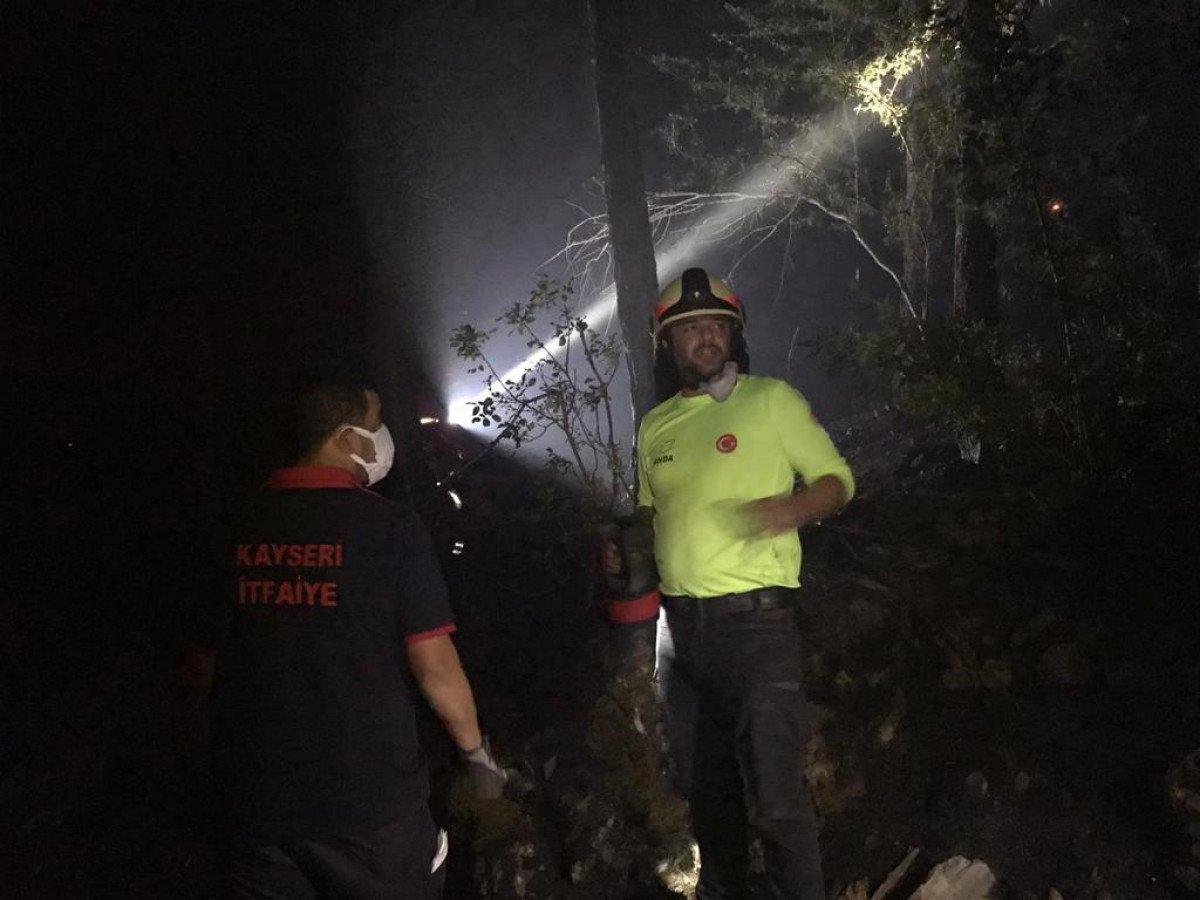 Gurbetçi itfaiyeci, Almanya’dan Antalya’ya gelerek gönüllü oldu