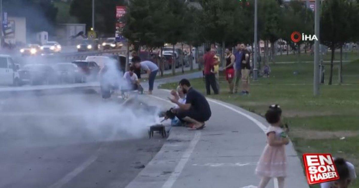 İstanbul'da yol kenarında mangal yapıldı