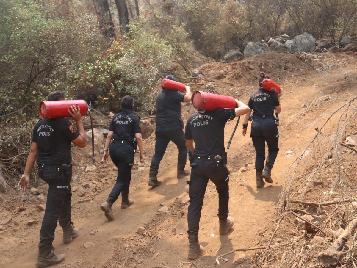 Polislerimizin yangınlarla mücadelesi böyle görüntülendi
