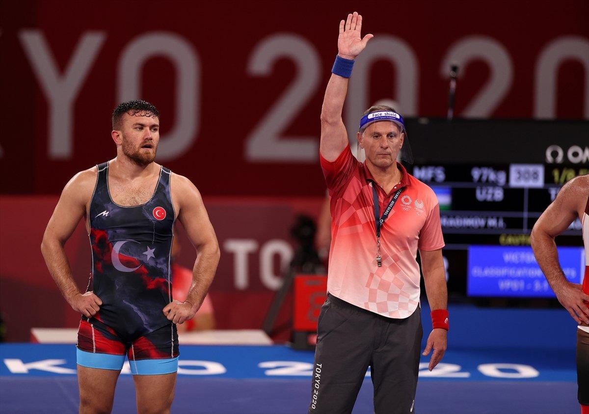 Milli güreşçi Süleyman Karadeniz, Tokyo'da yarı finalde