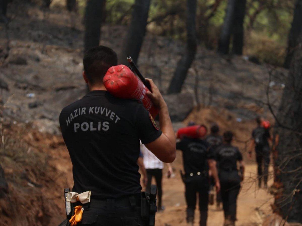 Polislerimizin yangınlarla mücadelesi böyle görüntülendi