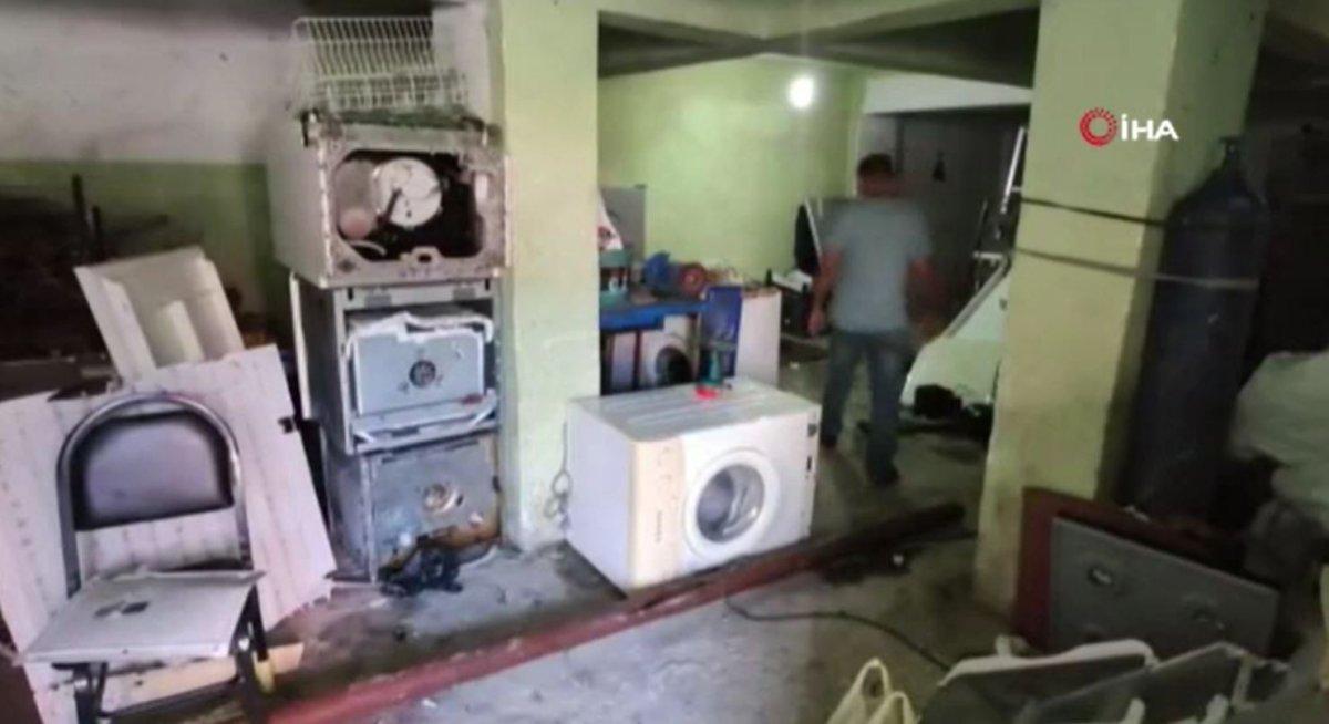 Sultangazi’de çalıntı araçla hırsızlık kamerada