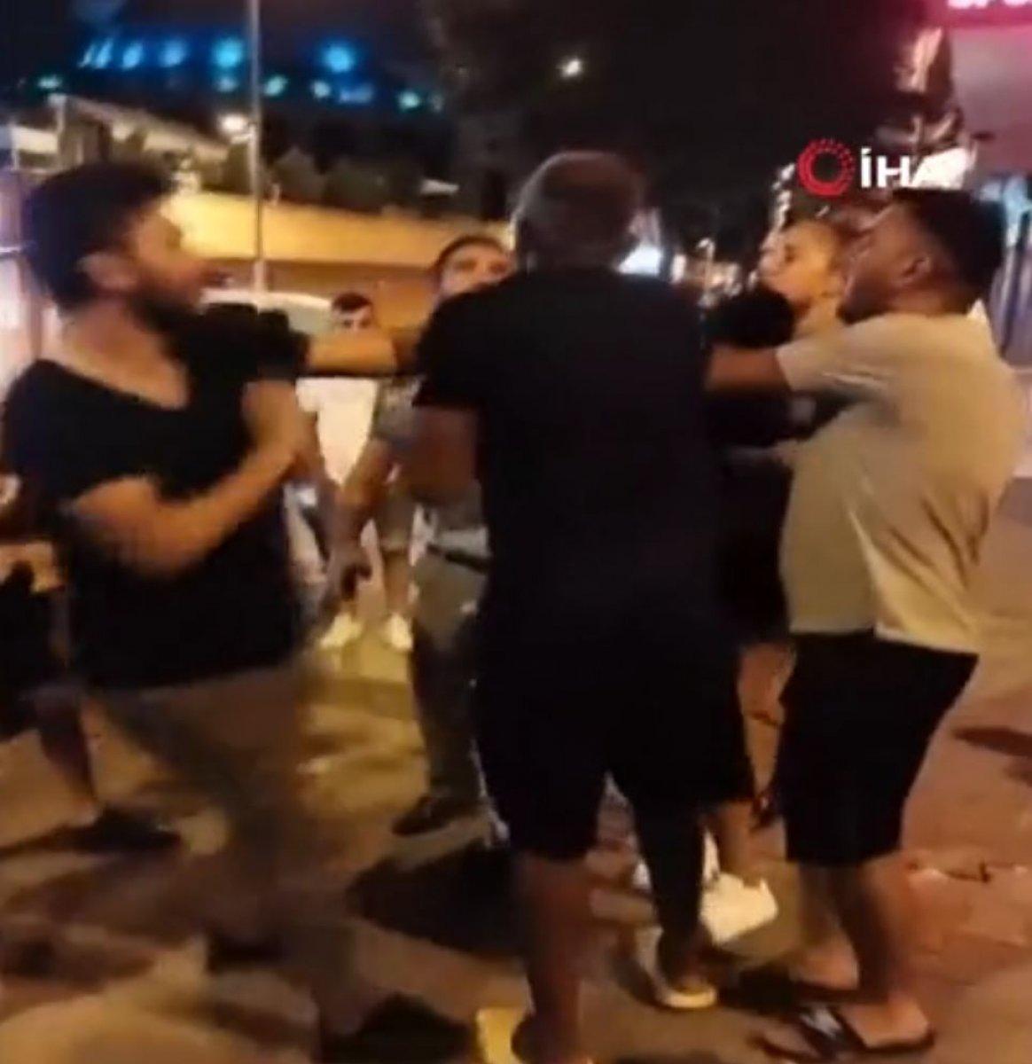 İstanbul'da dolandırıldığını düşünen turist, taksiciyle tartıştı