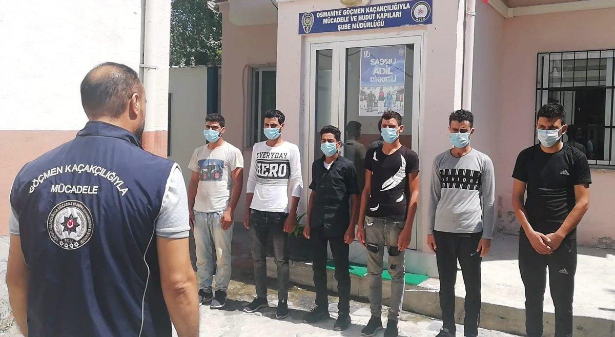 Osmaniye’de 5 kişilik araçtan 9 mülteci çıktı