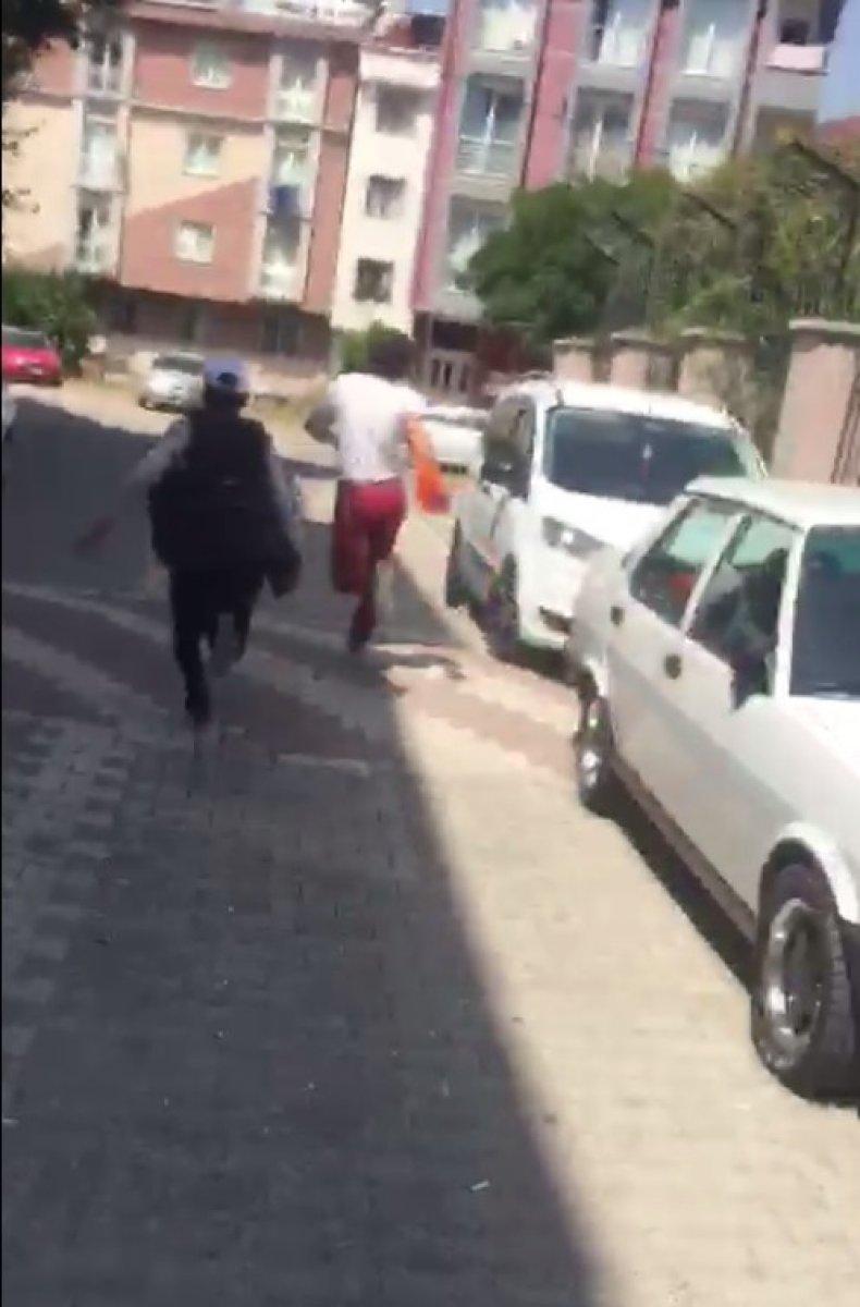 Esenyurt'ta hırsız, esnafa yakalanınca kovalamaca başladı