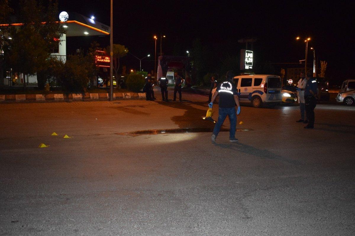 Malatya’da laf atma kavgasında 2 kişi yaralandı