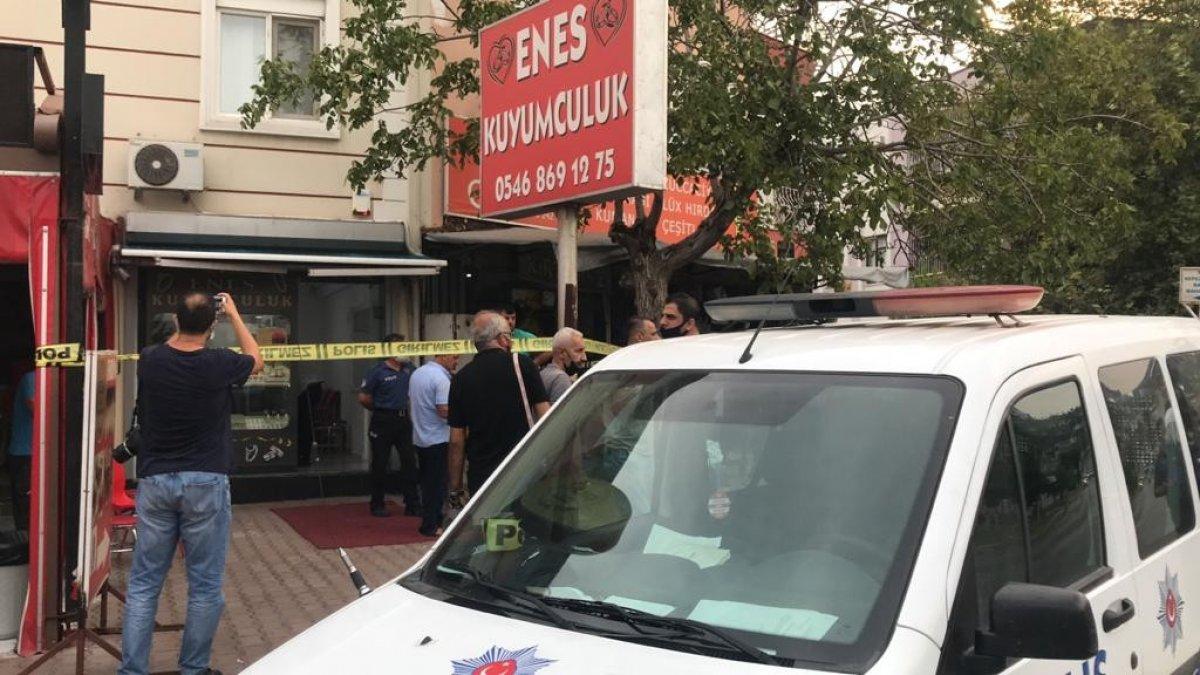 Antalya’da pompalı tüfekli kuyumcu soygunu