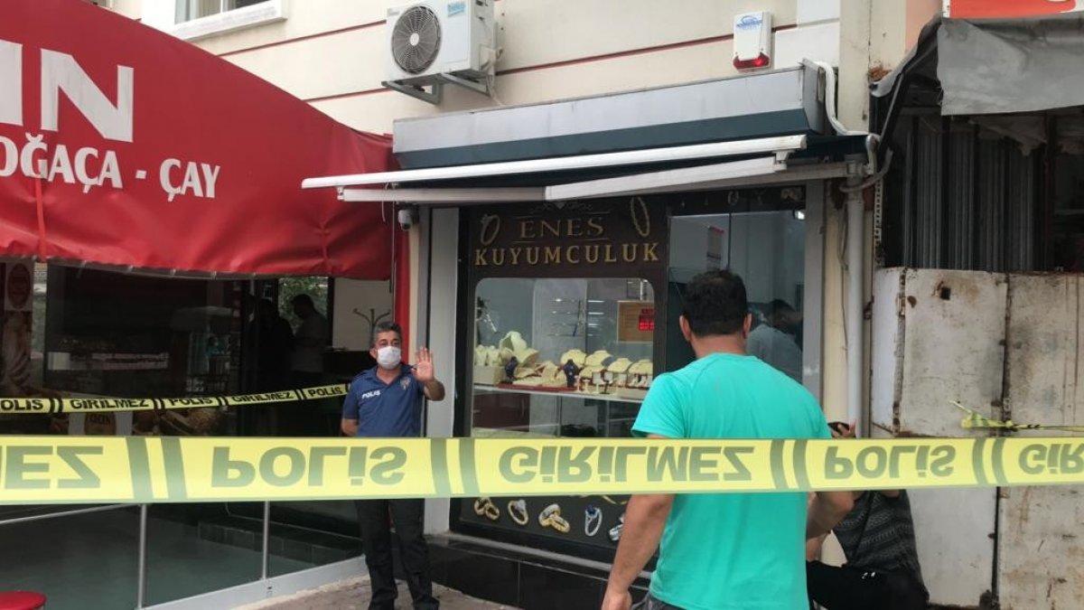 Antalya’da pompalı tüfekli kuyumcu soygunu