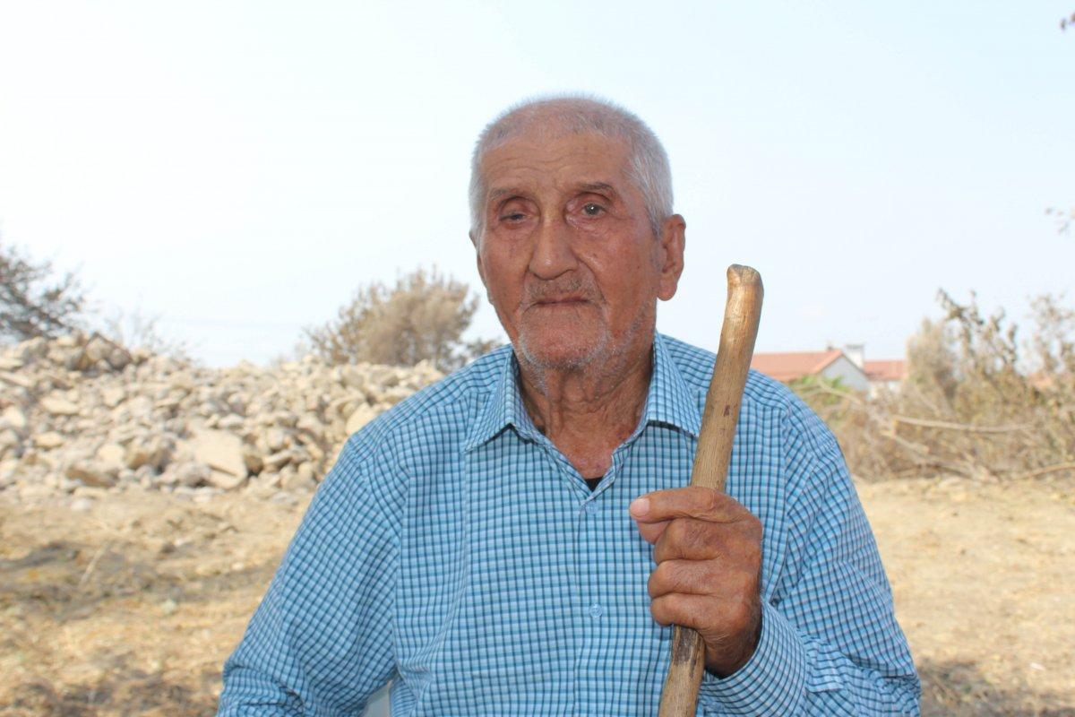 Manavgat'ta alevlerin arasından anne ve babasını kurtarmayı başardı