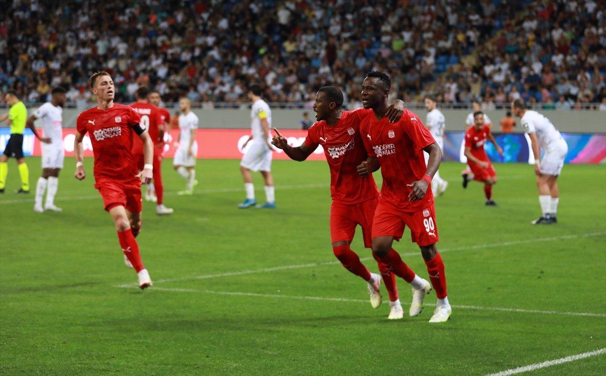 Rıza Çalımbay: Kendi sahamızdaki maç daha zor olacak