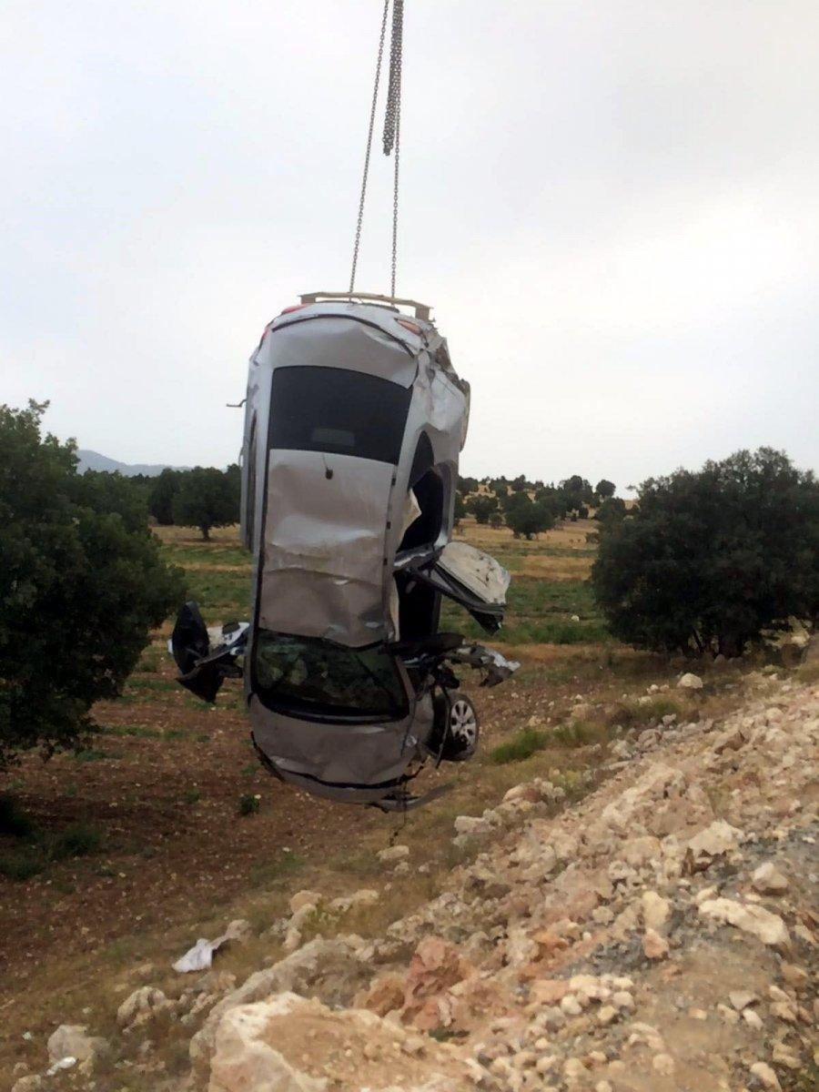 Kütahya'da kontrolden çıkan otomobil takla attı
